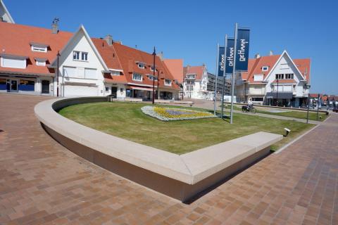 De Haan Custom made benches and planters in architectural concrete - picture one