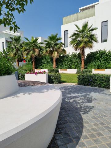 concrete bench, round bench, jumeirah golf estates