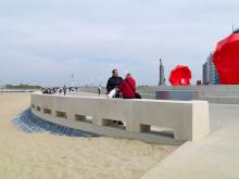 Ostende Zeeheldenplein, sièges contre les vagues