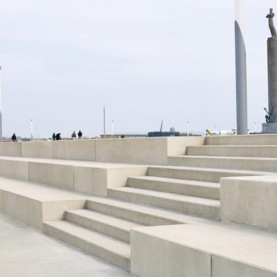 Ostend Zeeheldenplein steps