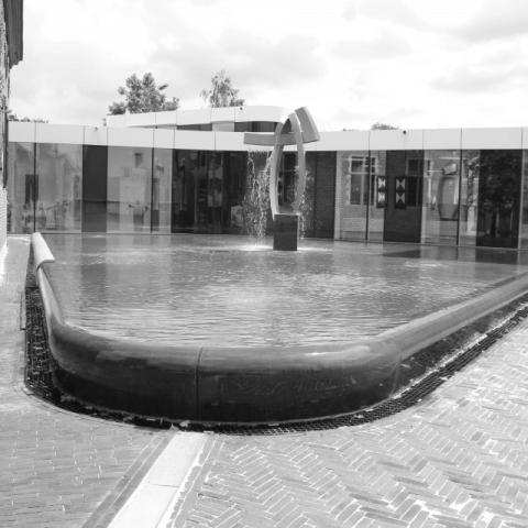 Fontaine en béton préfabriqué architectonique, Ternat, BELGIQUE